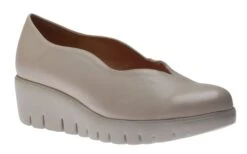 Wonders C33160 Piedra Leather Scallop Wedge Pump
